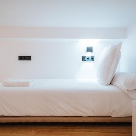 Apartamentos Montevideo 6 セビリア エクステリア 写真