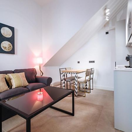 Apartamentos Montevideo 6 セビリア エクステリア 写真