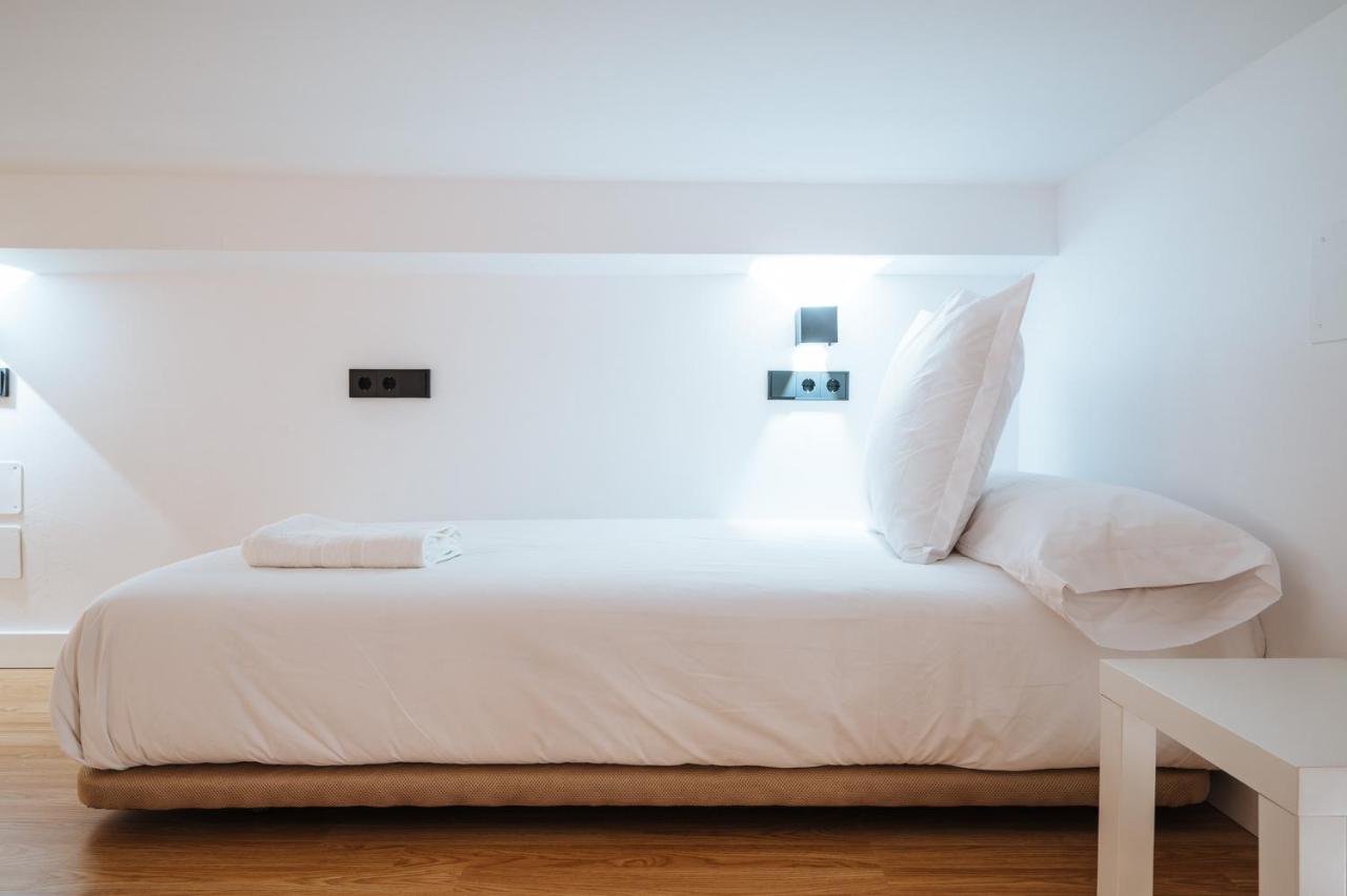 Apartamentos Montevideo 6 セビリア エクステリア 写真