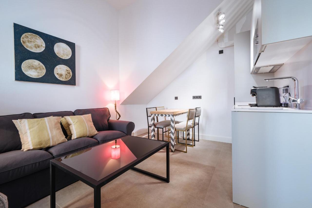 Apartamentos Montevideo 6 セビリア エクステリア 写真