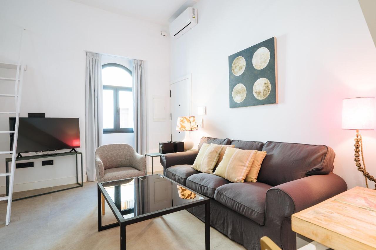 Apartamentos Montevideo 6 セビリア エクステリア 写真
