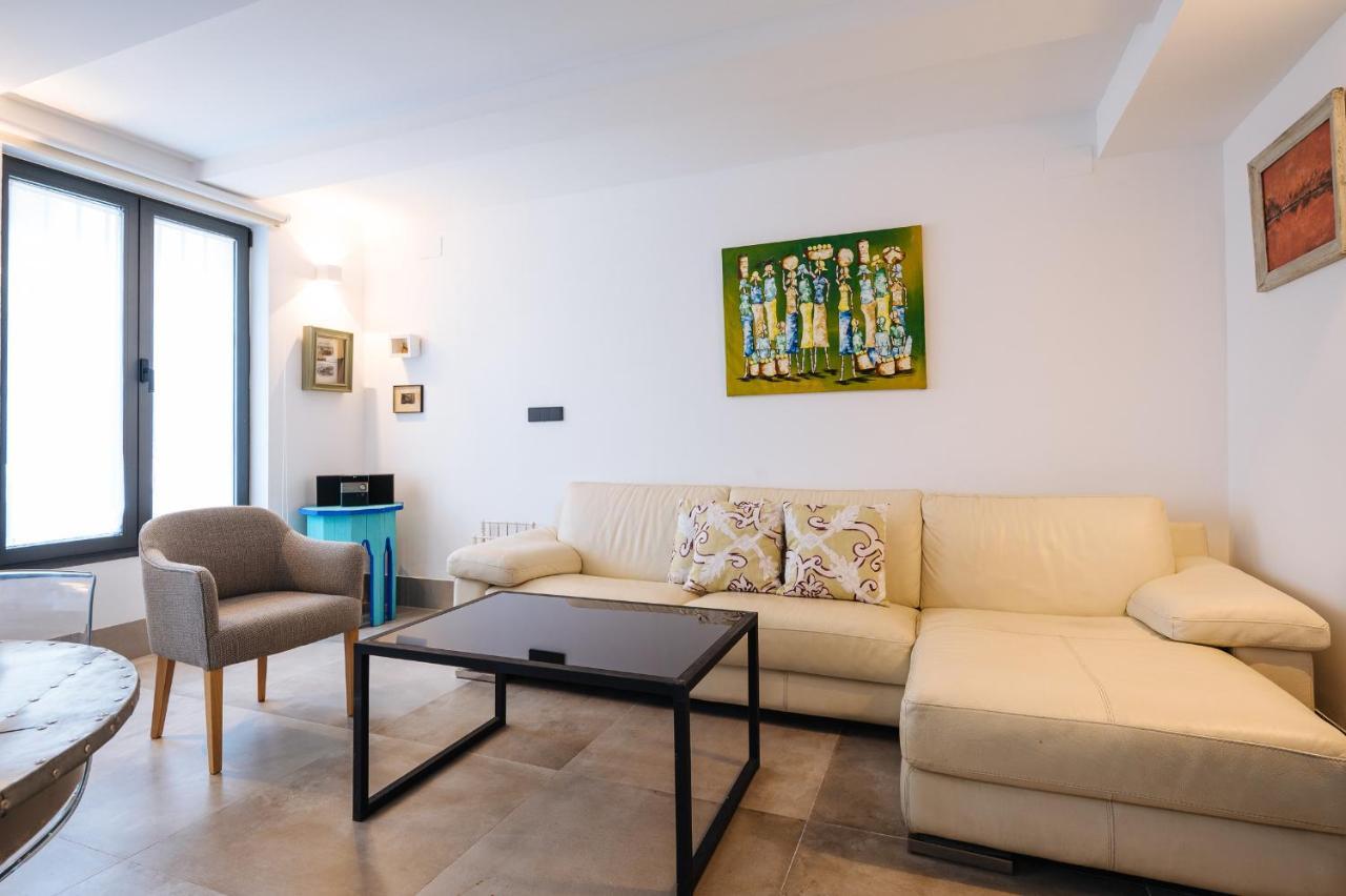 Apartamentos Montevideo 6 セビリア エクステリア 写真