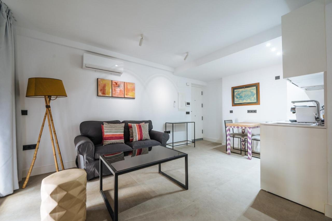 Apartamentos Montevideo 6 セビリア エクステリア 写真
