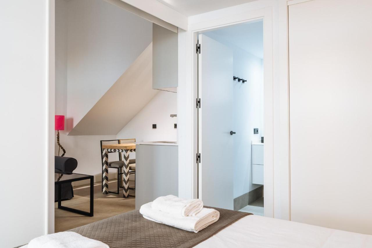 Apartamentos Montevideo 6 セビリア エクステリア 写真