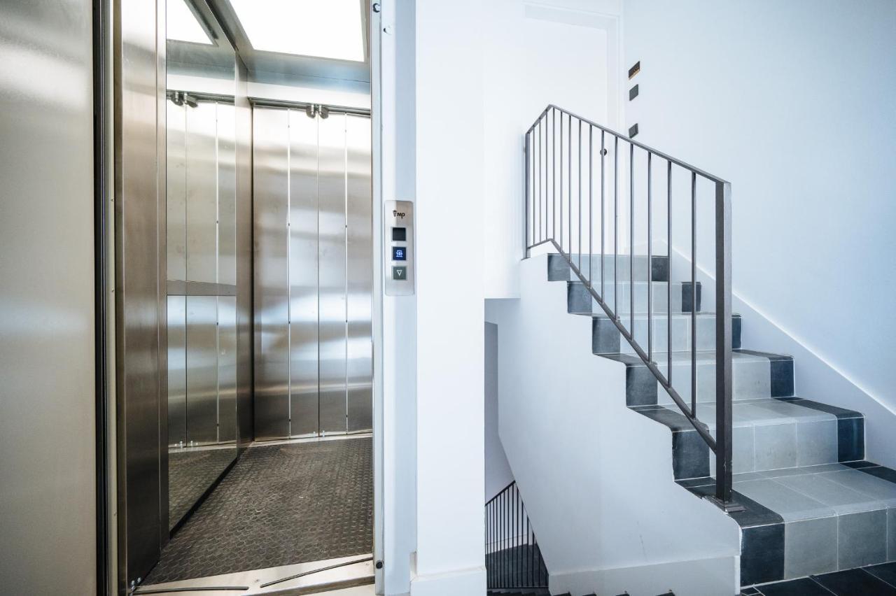 Apartamentos Montevideo 6 セビリア エクステリア 写真