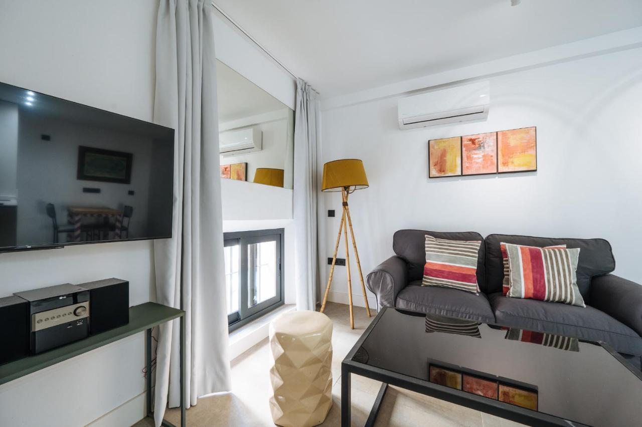 Apartamentos Montevideo 6 セビリア エクステリア 写真