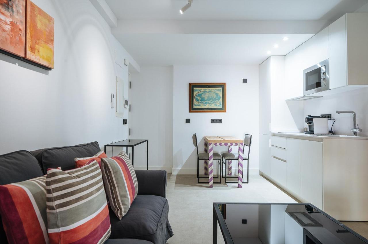 Apartamentos Montevideo 6 セビリア エクステリア 写真
