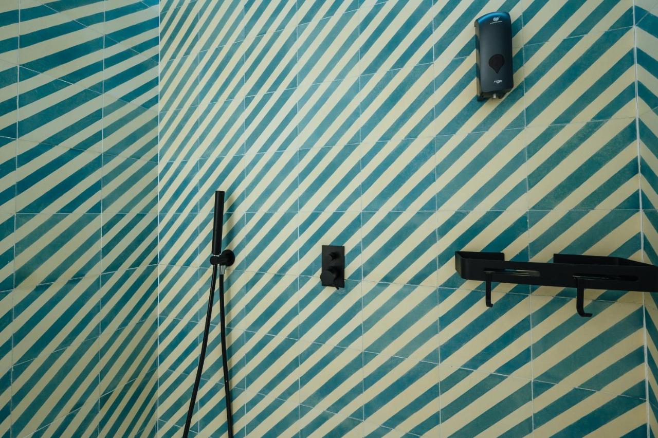 Apartamentos Montevideo 6 セビリア エクステリア 写真