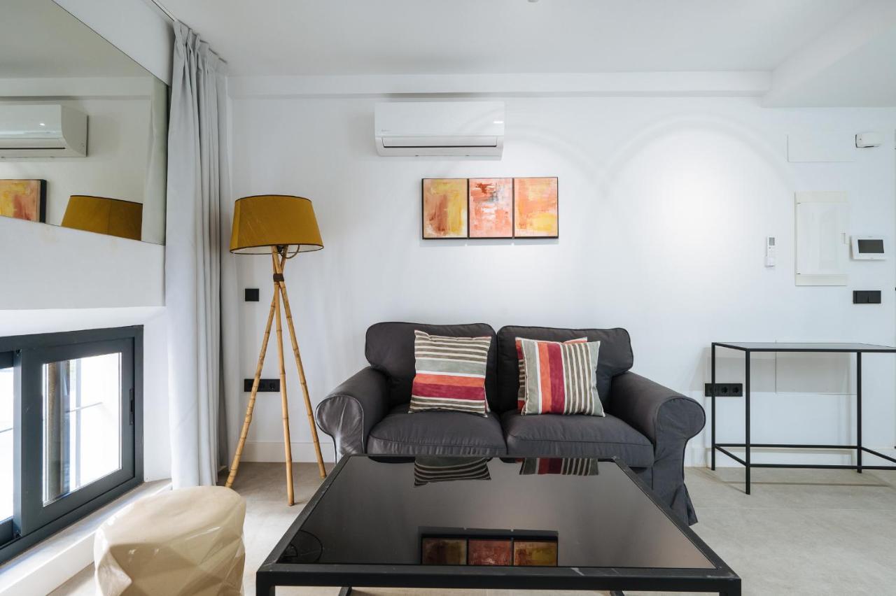Apartamentos Montevideo 6 セビリア エクステリア 写真