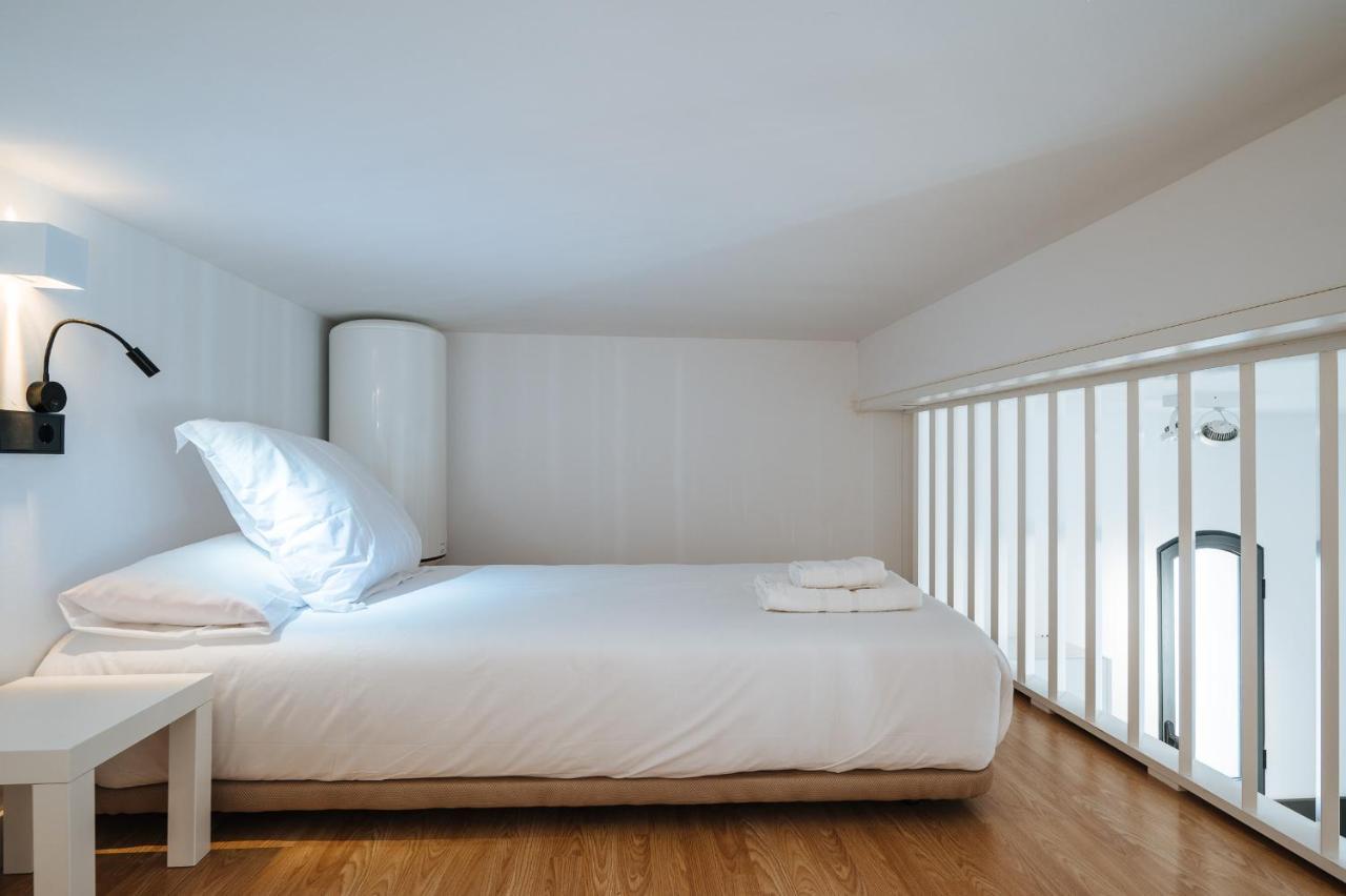 Apartamentos Montevideo 6 セビリア エクステリア 写真