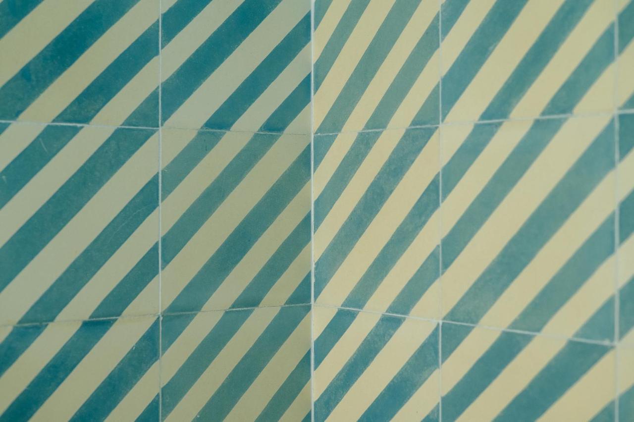 Apartamentos Montevideo 6 セビリア エクステリア 写真
