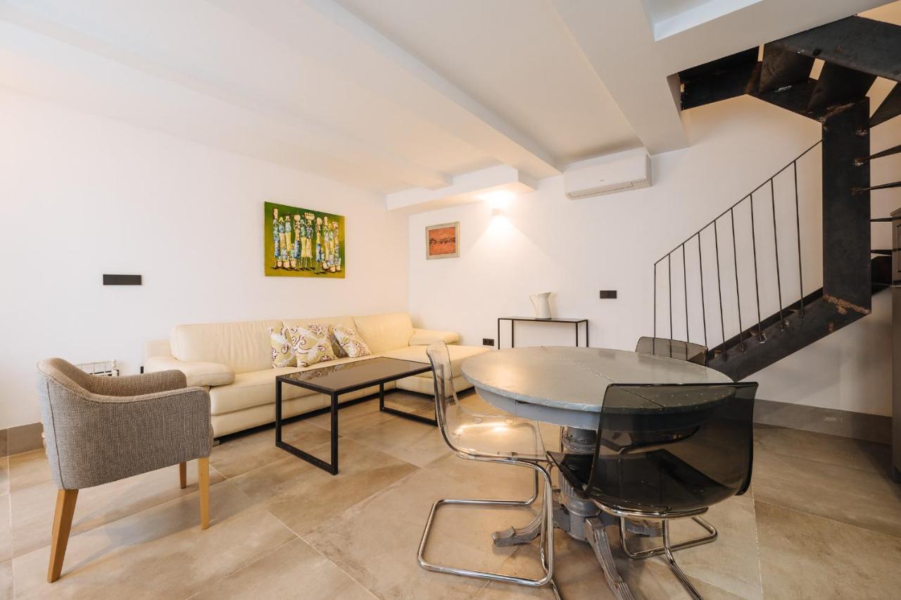Apartamentos Montevideo 6 セビリア エクステリア 写真