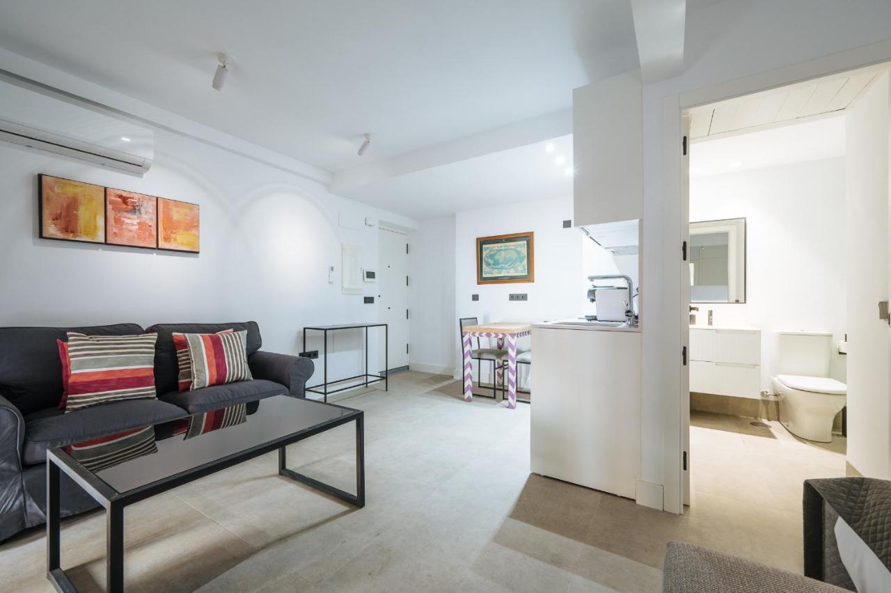 Apartamentos Montevideo 6 セビリア エクステリア 写真