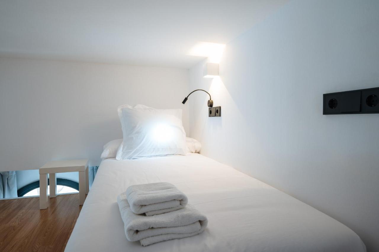 Apartamentos Montevideo 6 セビリア エクステリア 写真