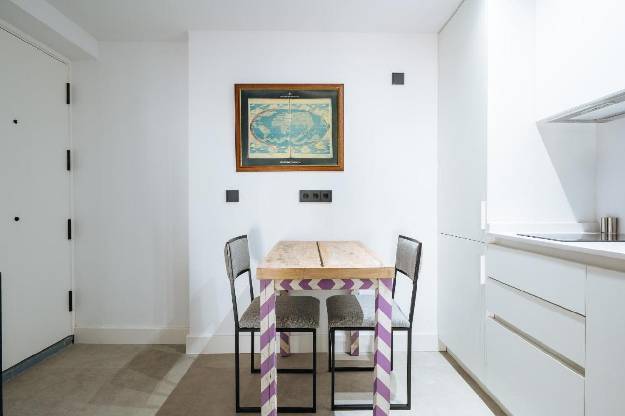 Apartamentos Montevideo 6 セビリア エクステリア 写真