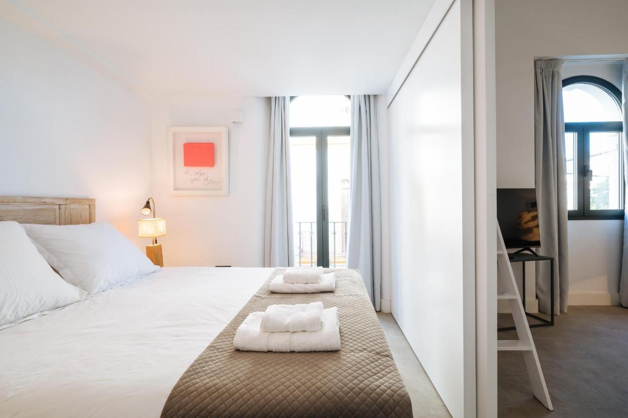Apartamentos Montevideo 6 セビリア エクステリア 写真