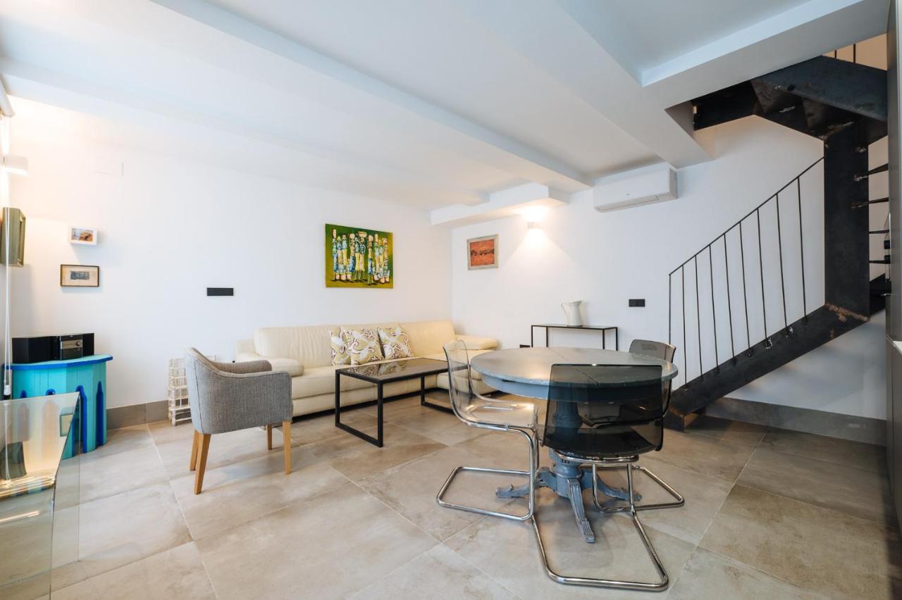 Apartamentos Montevideo 6 セビリア エクステリア 写真