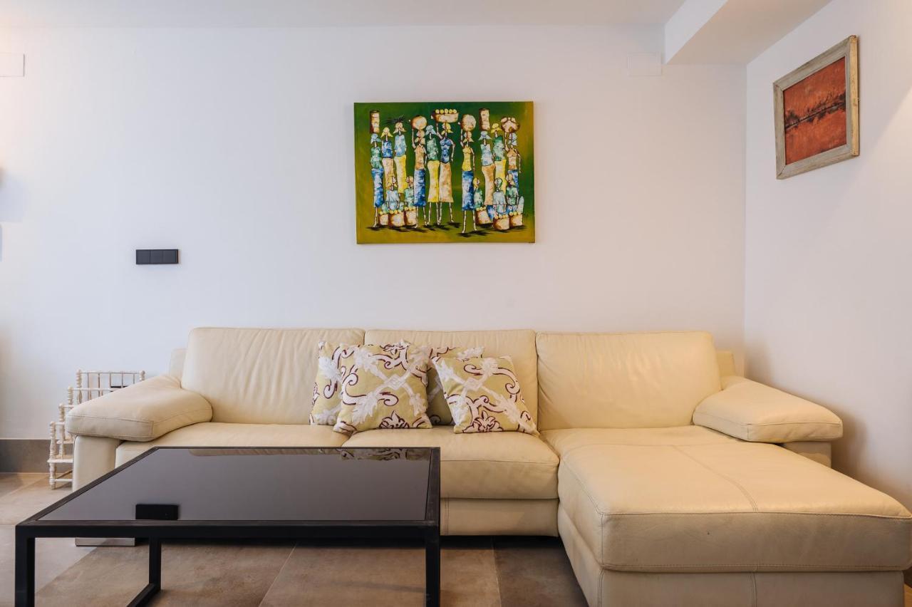 Apartamentos Montevideo 6 セビリア エクステリア 写真