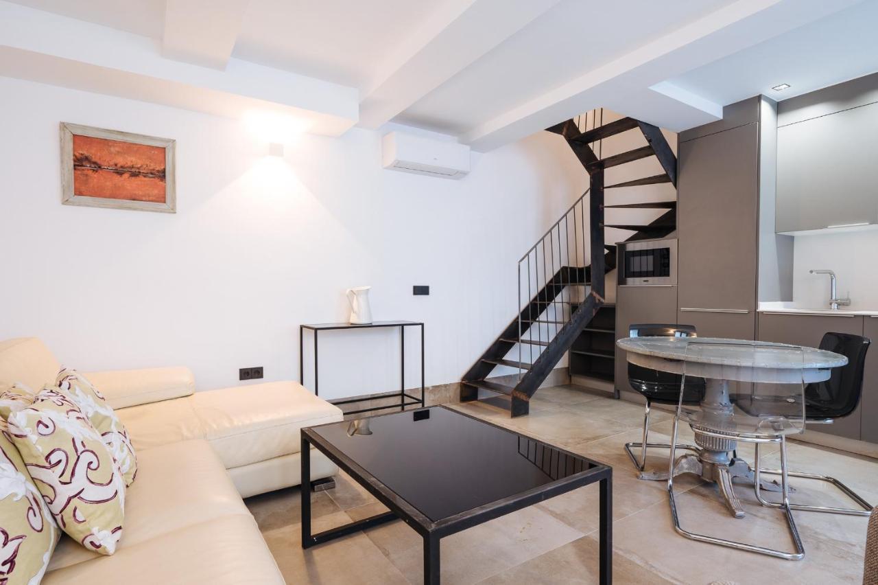 Apartamentos Montevideo 6 セビリア エクステリア 写真