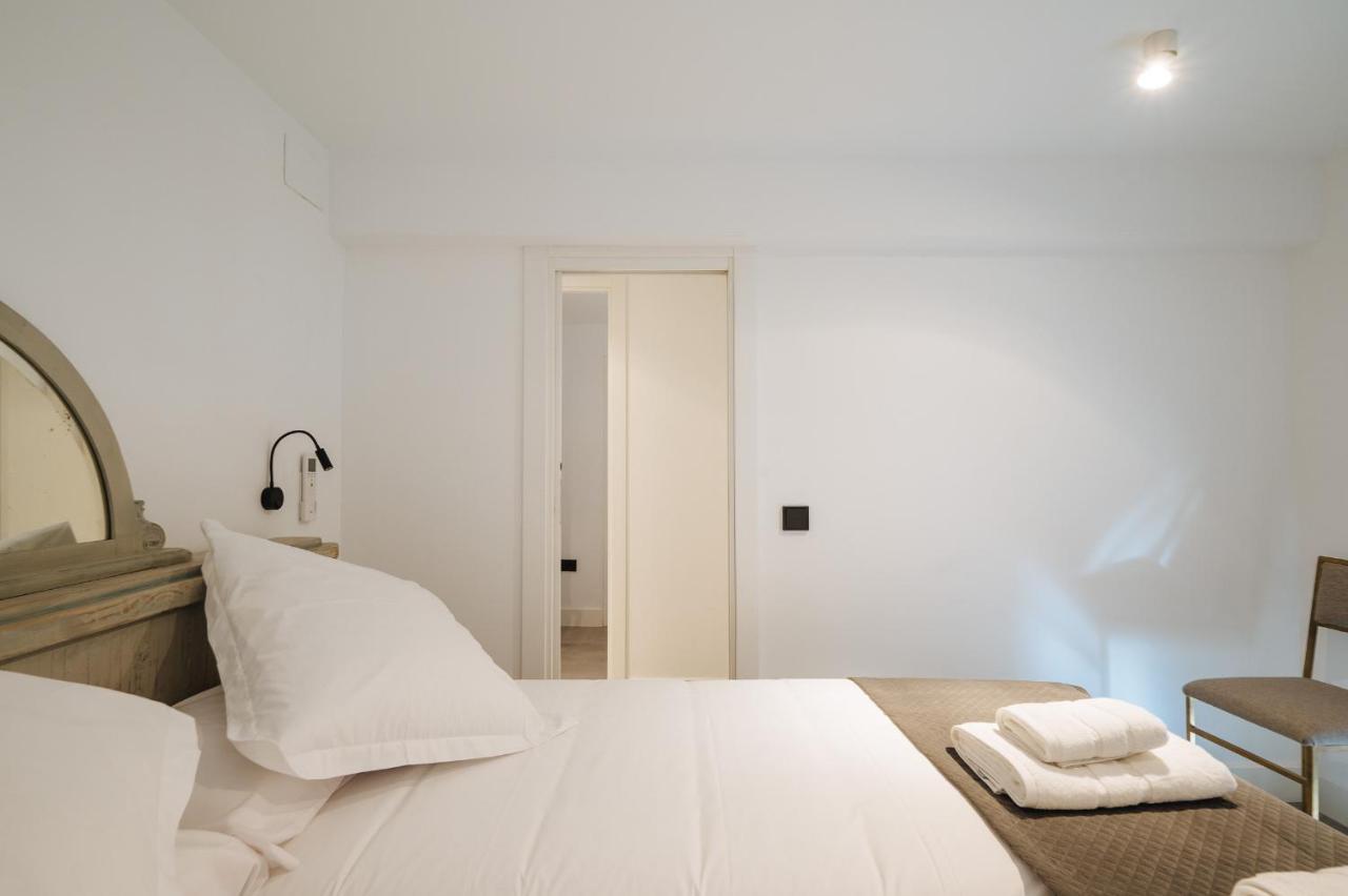Apartamentos Montevideo 6 セビリア エクステリア 写真