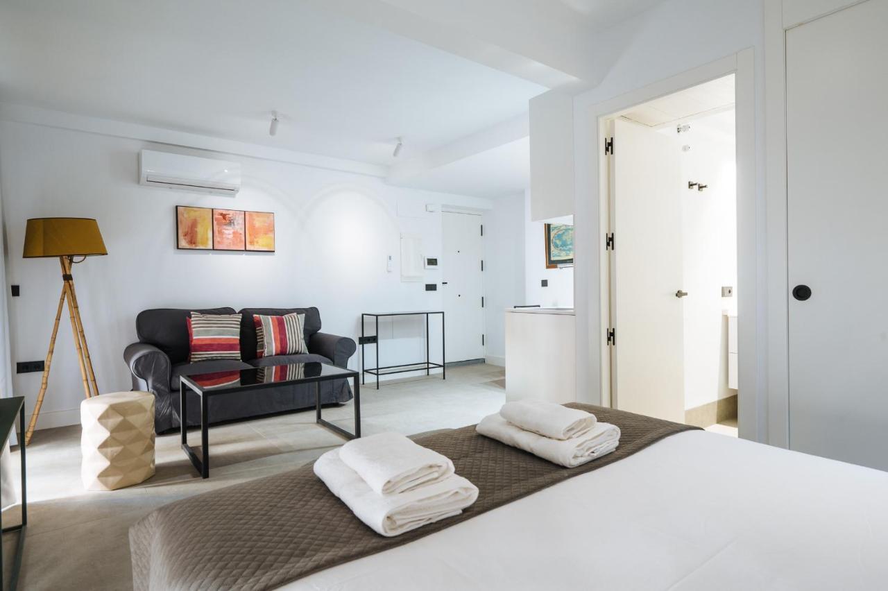 Apartamentos Montevideo 6 セビリア エクステリア 写真
